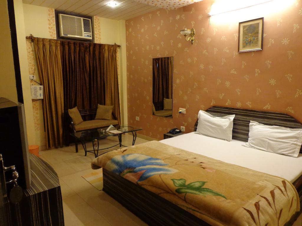 Aashyana Hotel อัลวาร์ ภายนอก รูปภาพ