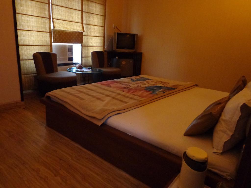 Aashyana Hotel อัลวาร์ ภายนอก รูปภาพ